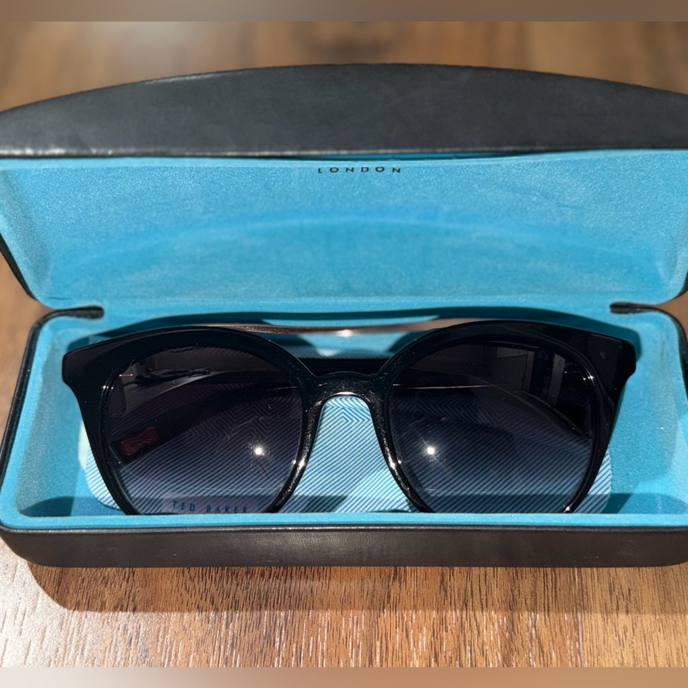 Ted Baker Elegant Black Sunglasses